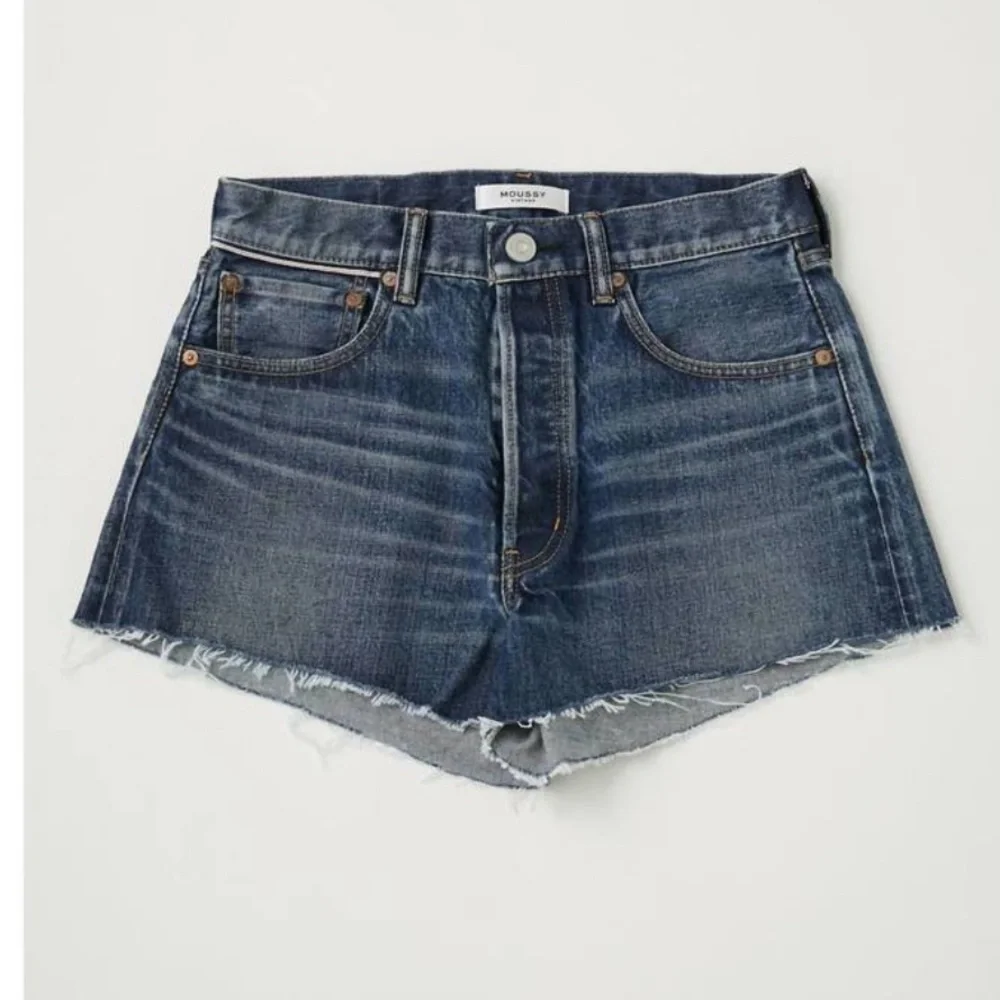 Moussy Vintage Dark Blue Wilson 100% Cotton Denim Frayed Hem Shorts NWT Size 30 - Picture 5 of 13